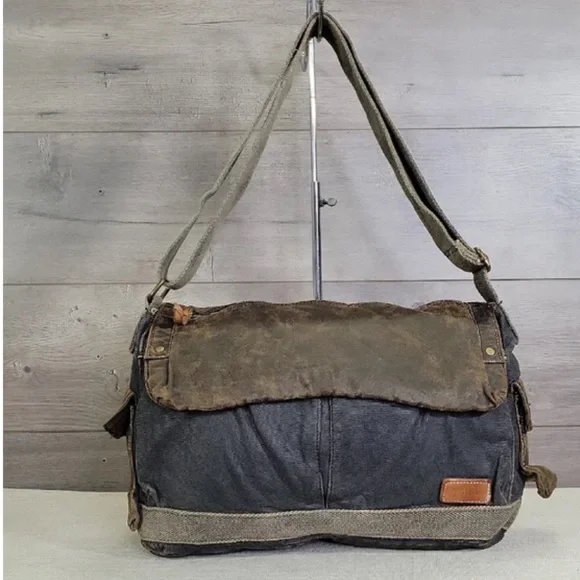 Bed Stu Hawkeye Waxed Canvas Messenger Bag - Picture 2 of 5